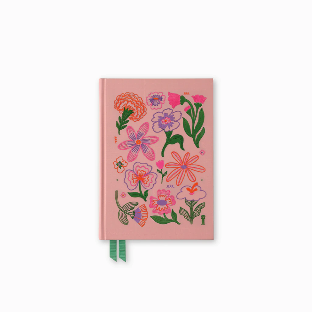 CUADERNO BORDADO "FERA" ROSA CON FLORES RAYADO 14 X 20