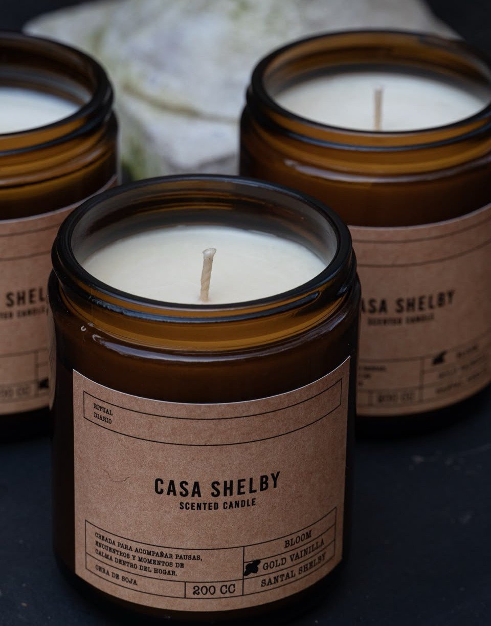 VELA "CASA SHELBY" FRASCO GOLD VAINILLA